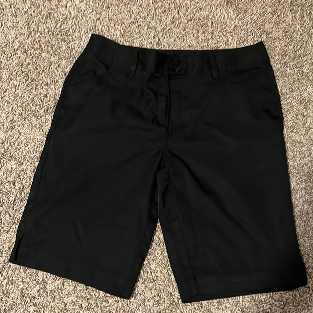 Women’s Callaway OPTi Dry golf shorts in a size 6